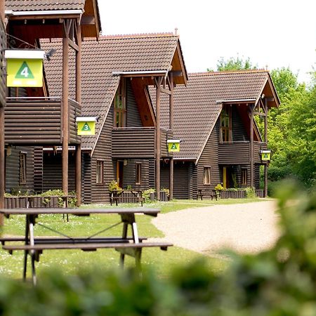 YHA London Lee Valley Cheshunt Extérieur photo