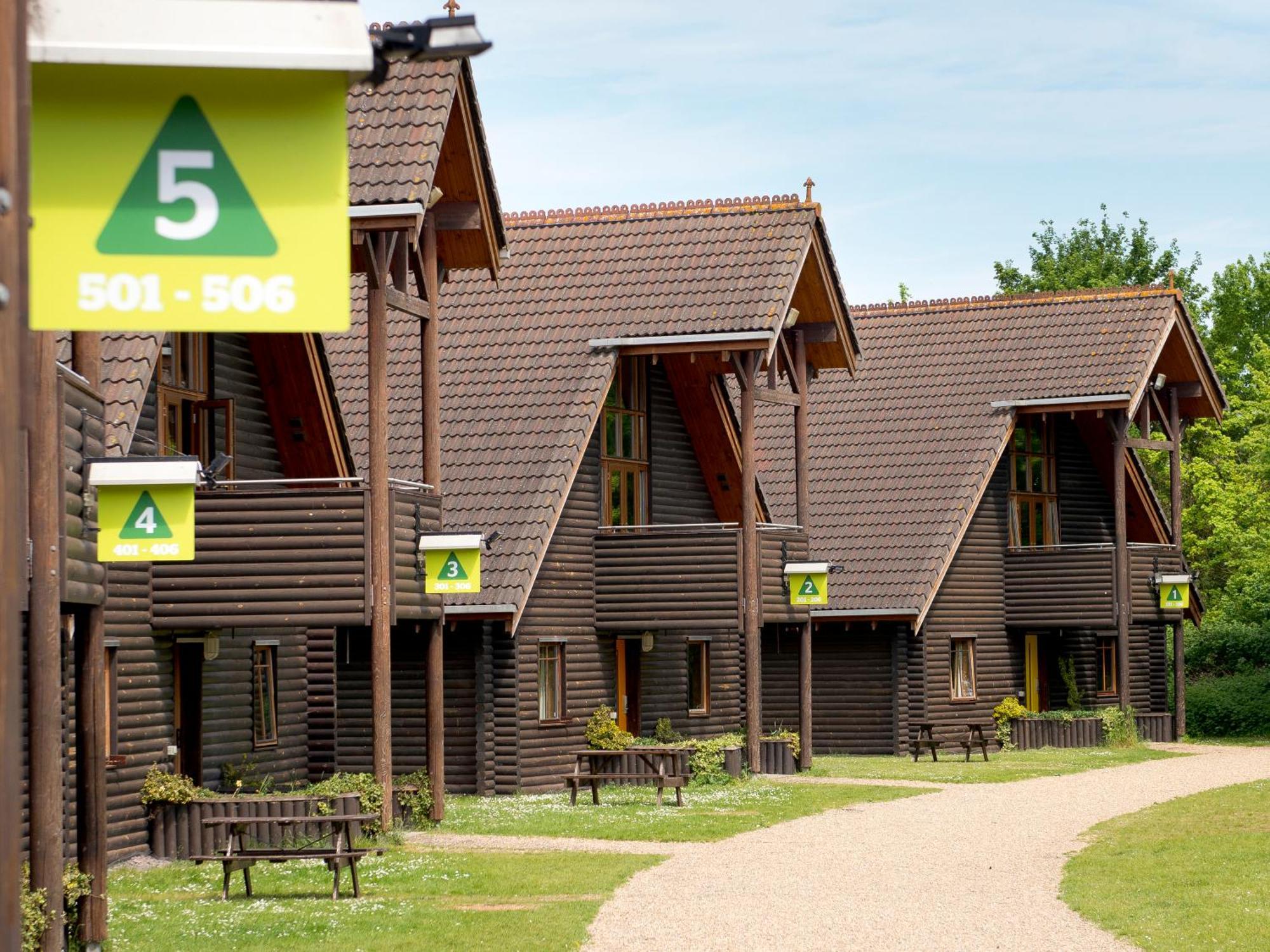 YHA London Lee Valley Cheshunt Extérieur photo