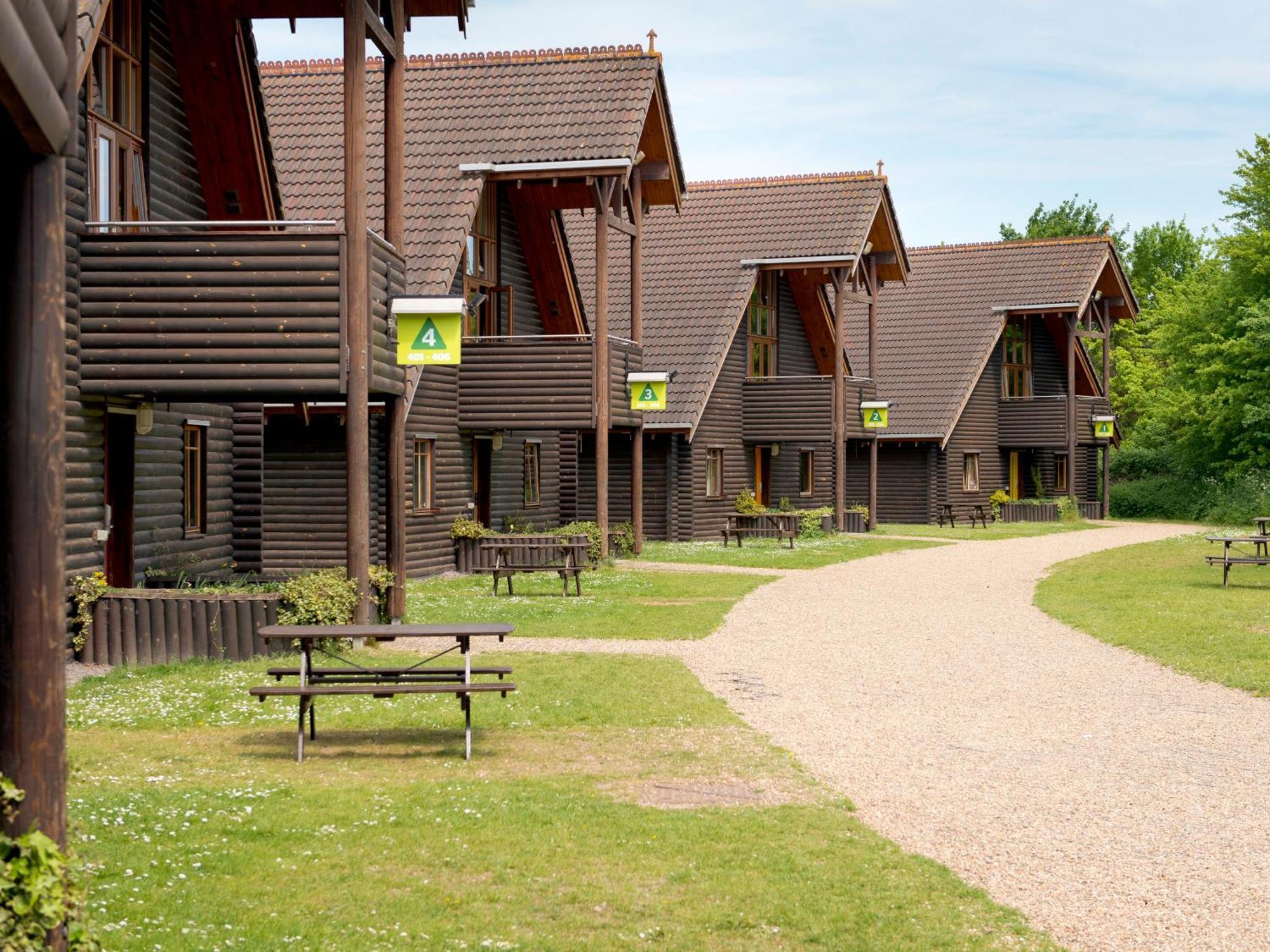 YHA London Lee Valley Cheshunt Extérieur photo