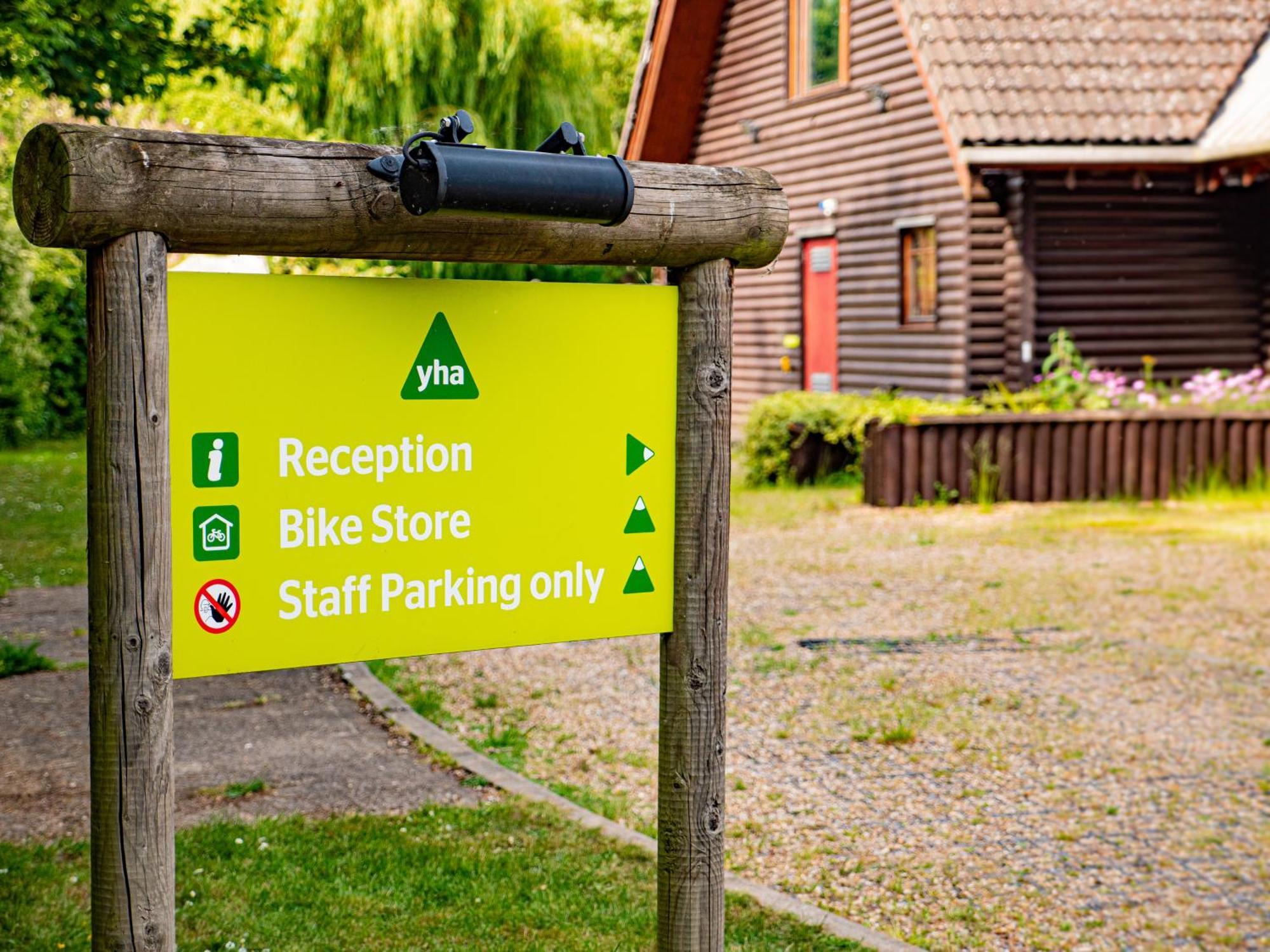 YHA London Lee Valley Cheshunt Extérieur photo