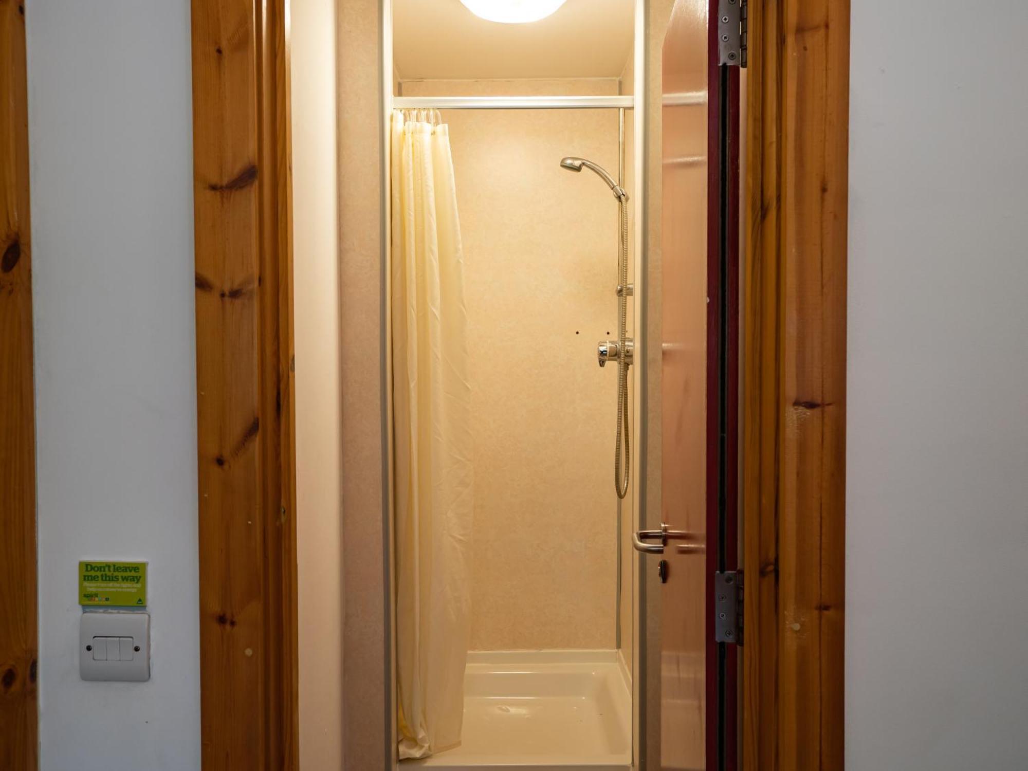 YHA London Lee Valley Cheshunt Extérieur photo