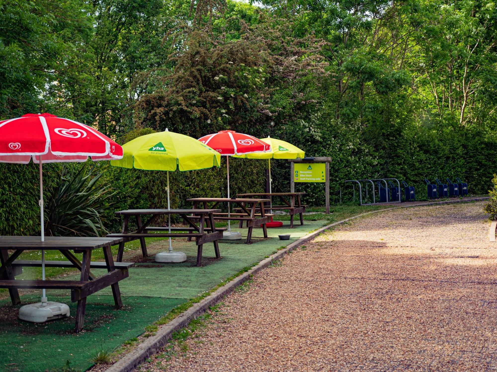 YHA London Lee Valley Cheshunt Extérieur photo
